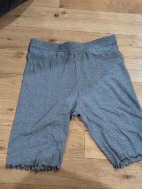 Old Navy Gray Ribbed Girls' Bike Shorts with Lettuce Hem